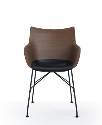 Q/WOOD Stuhl von Kartell: Holzstuhl mit Armlehnen und schwarzem Sitzpolster auf filigranem Metallgestell.